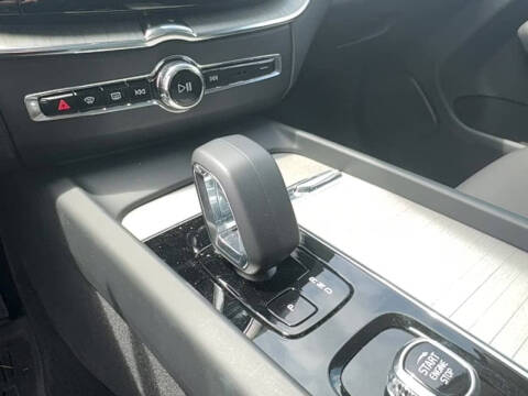 2025 Volvo XC60 T8 Plus Dark Theme