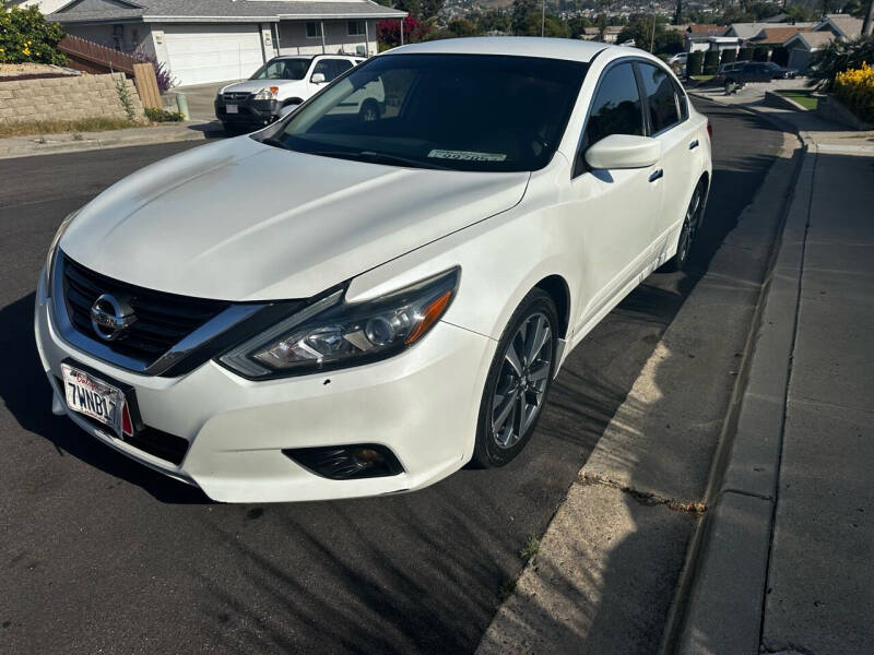 2017 Nissan Altima SR photo 2