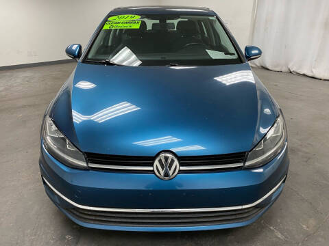 2019 Volkswagen Golf SE