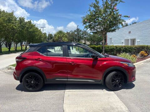 2022 Nissan Kicks SR