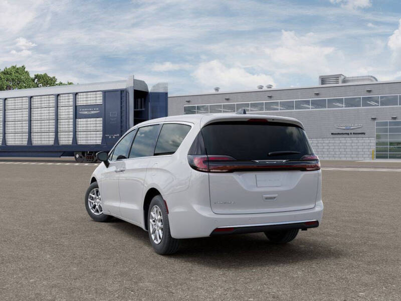 2027 Chrysler Pacifica Select