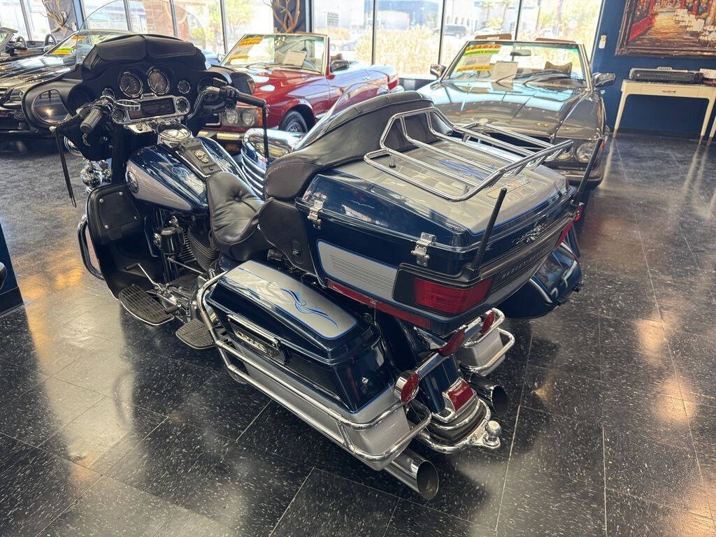 2002 Harley-Davidson® FLHTC - Electra Glide® Cl 8