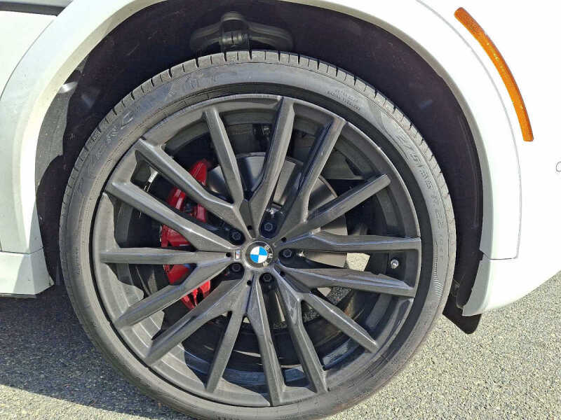 2025 BMW X6 xDrive40i