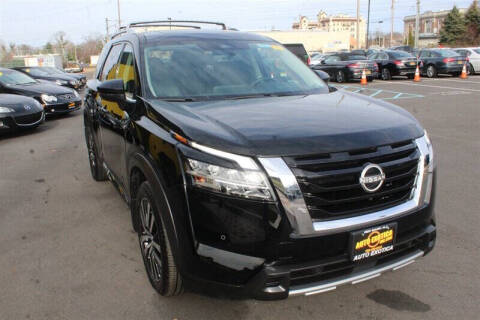 2023 Nissan Pathfinder Platinum