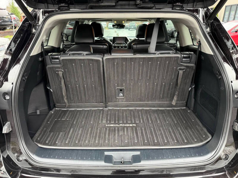 2022 Toyota Highlander Hybrid XLE