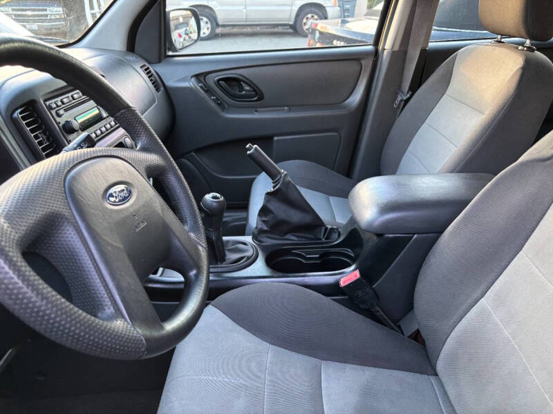 2005 Ford Escape XLS