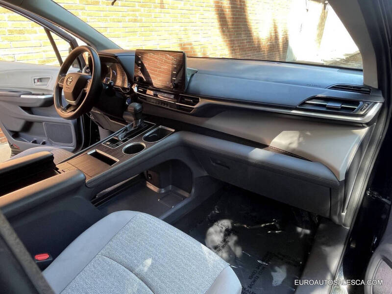 2021 Toyota Sienna LE 8-Passenger