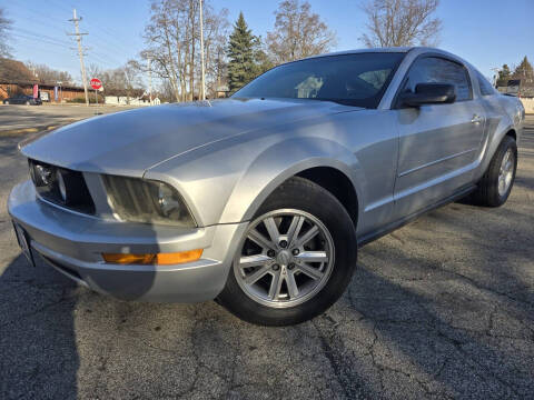 2007 Ford Mustang for sale at Car Castle in Zion IL