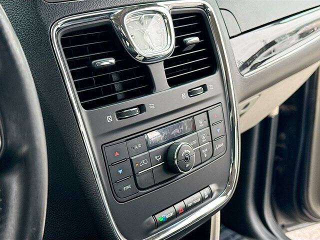 2012 Chrysler Town and Country Touring