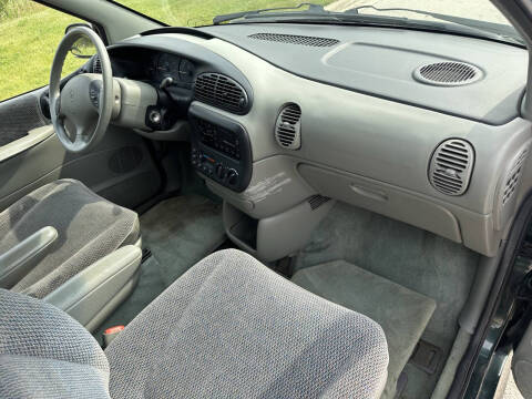 1997 Dodge Grand Caravan SE