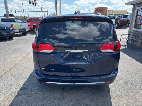 2017 Chrysler Pacifica Touring-L