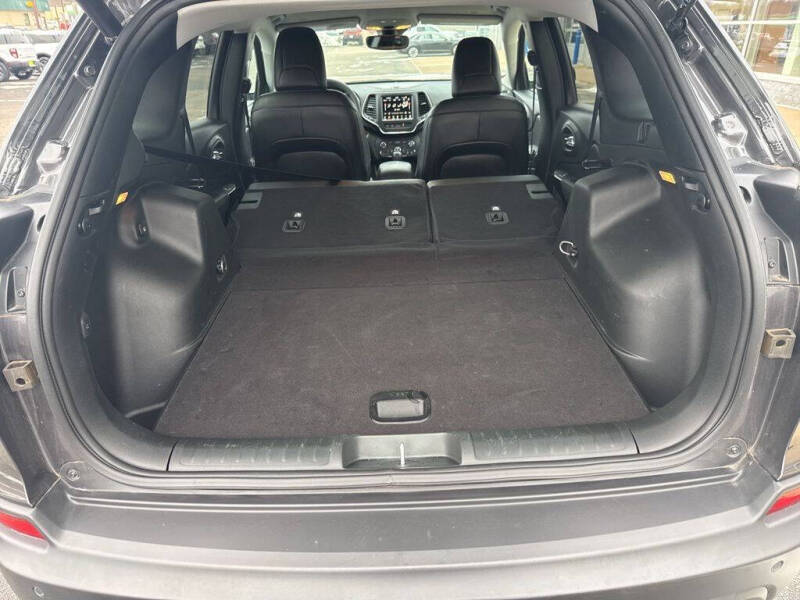 2023 Jeep Cherokee Altitude Lux