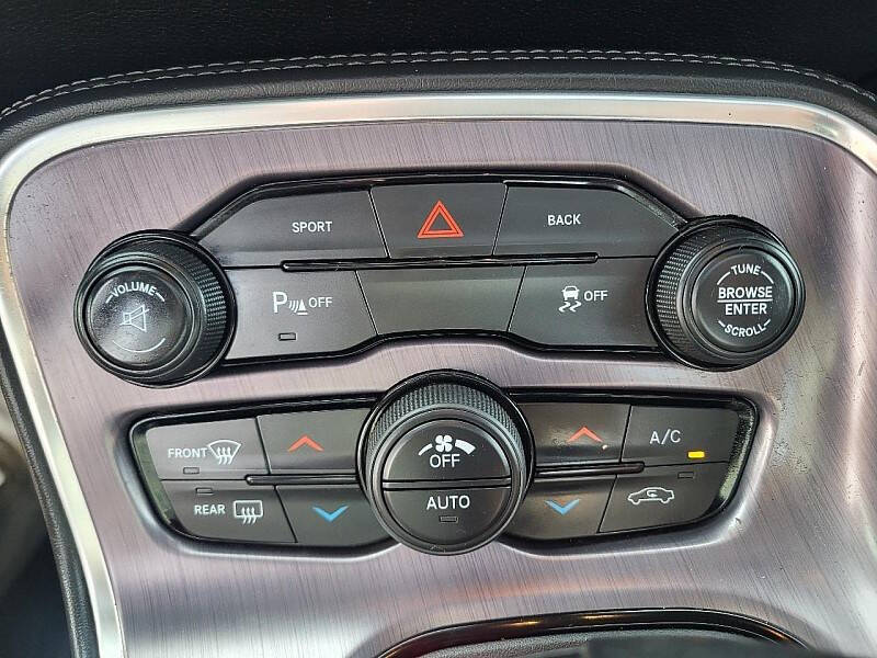 2015 Dodge Challenger SXT