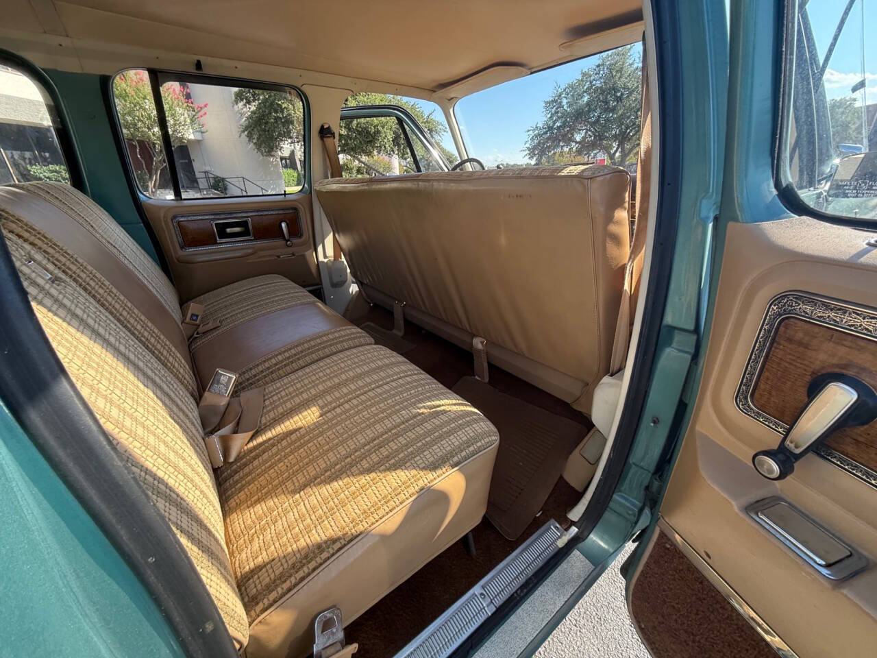 1977 Chevrolet Suburban 40