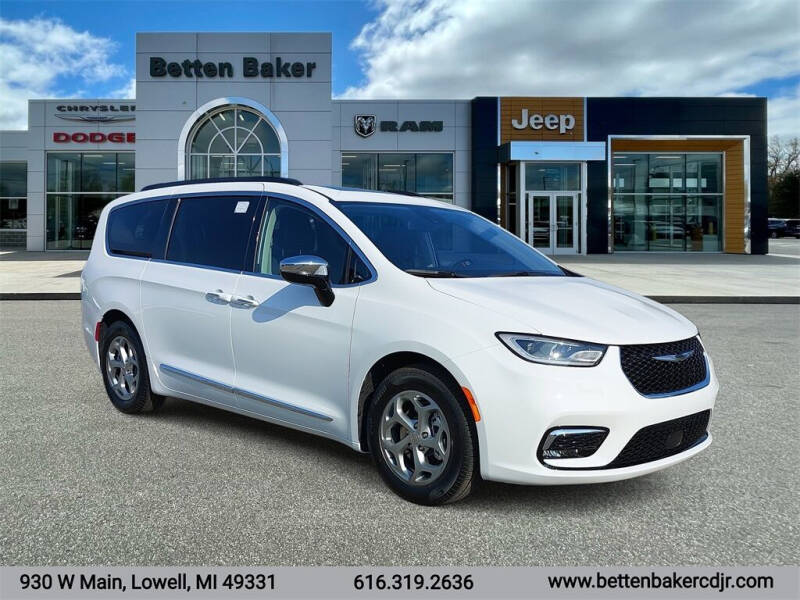 2023 Chrysler Pacifica for sale at Betten Baker Chrysler Dodge Jeep Ram in Lowell MI