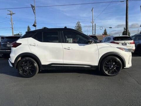 2023 Nissan Kicks SR