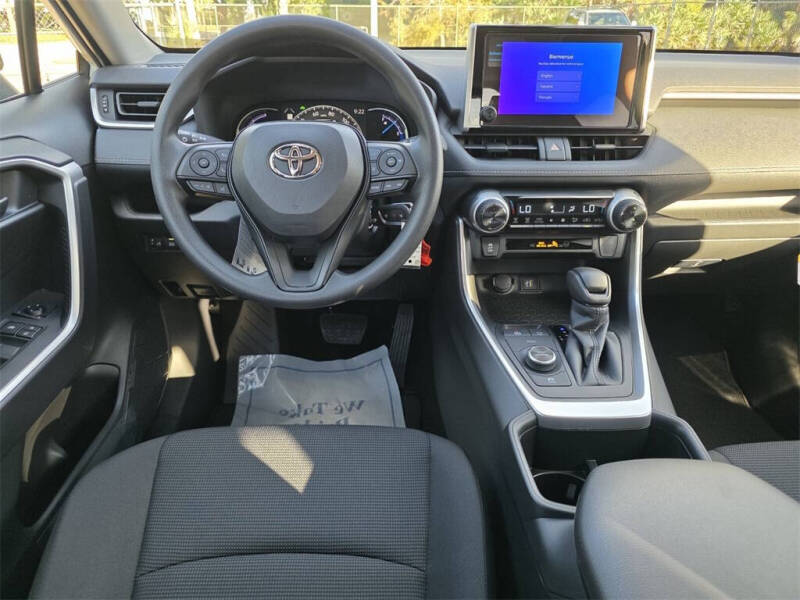 2025 Toyota RAV4 Hybrid LE