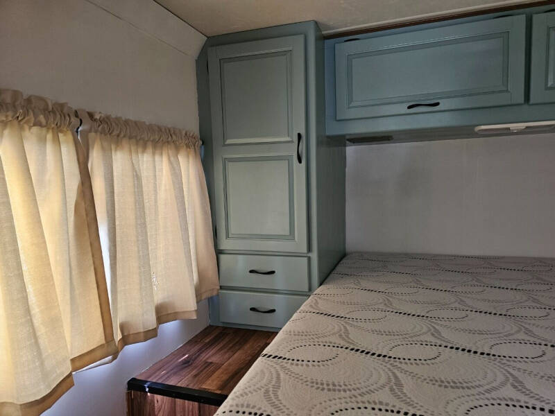 2015 FORD ECONOLINE E450 CLASS C THOR MAJESTIC 28A MOTORHOME