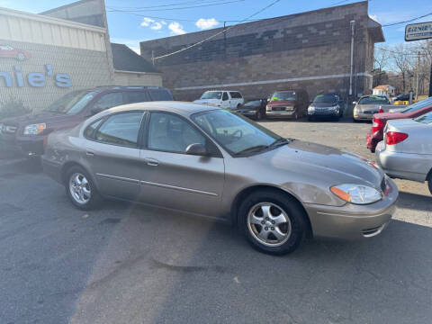2005 Ford Taurus SE
