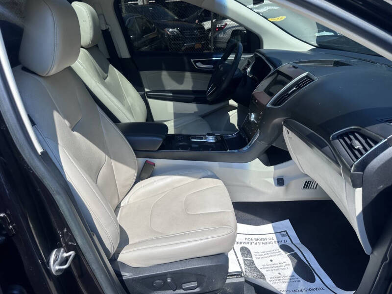 2020 Ford Edge Titanium