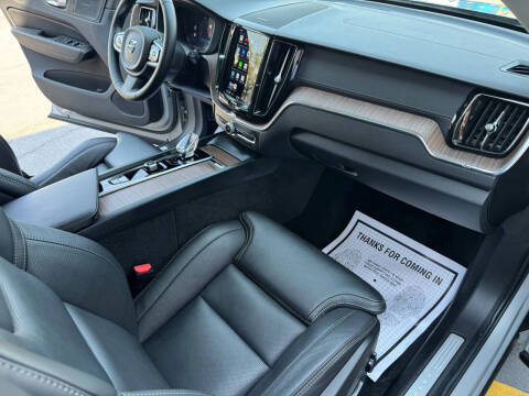 2023 Volvo XC60 B5 Ultimate Bright Theme