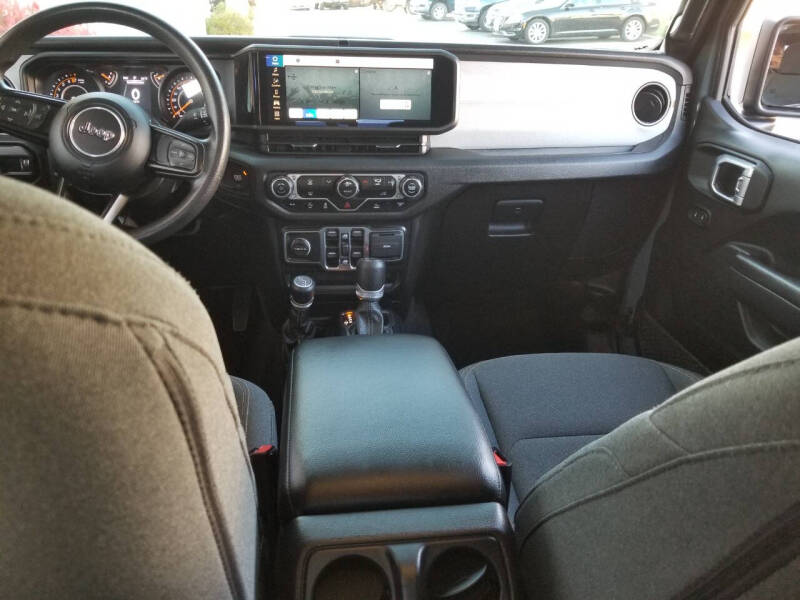 2024 Jeep Gladiator NightHawk