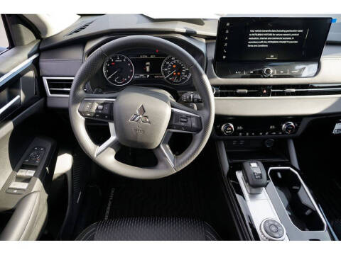 2025 Mitsubishi Outlander ES