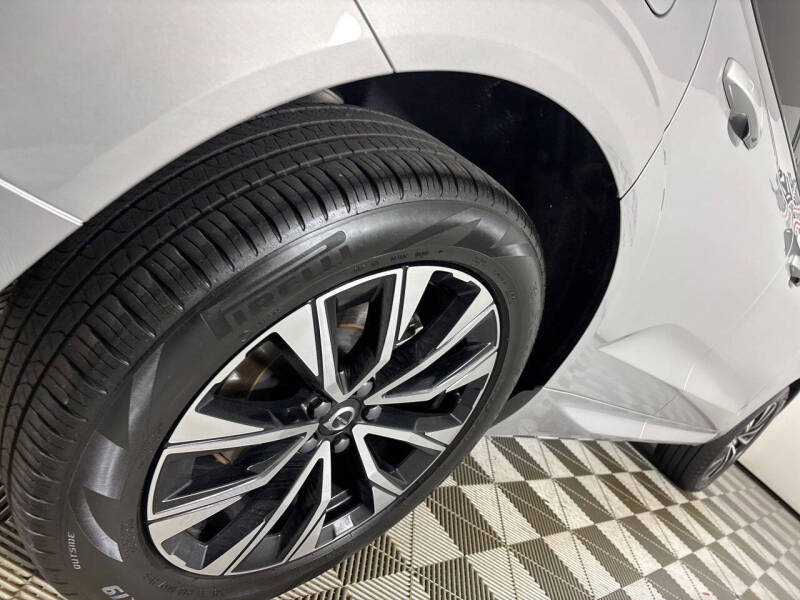 2025 Volvo XC60 B5 Plus Dark Theme