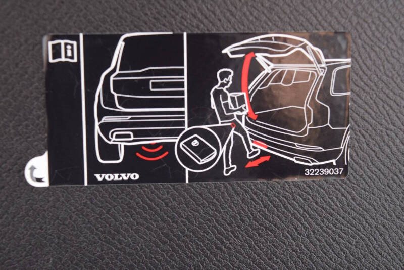 2022 Volvo XC90 T6 Inscription 6-Passenger