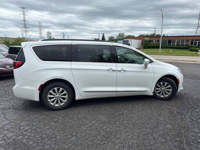 2017 Chrysler Pacifica Touring-L
