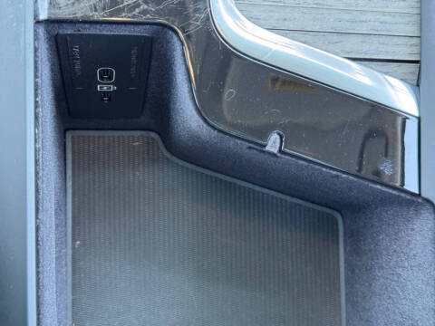 2023 Volvo XC90 Recharge T8 Ultimate Bright Theme 6P
