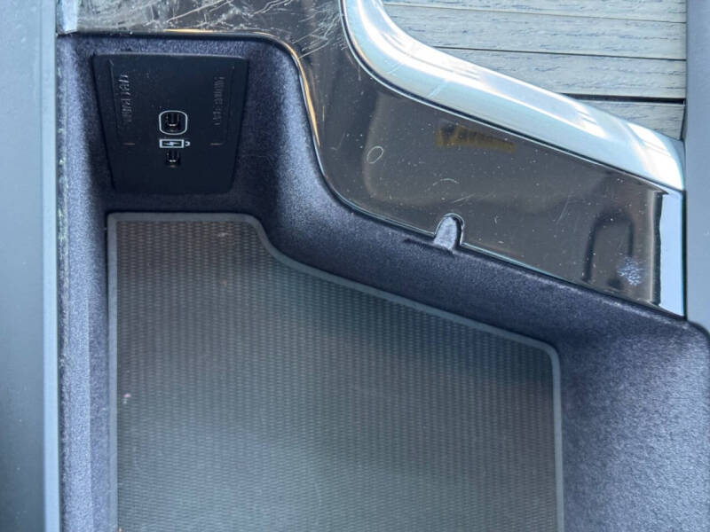 2023 Volvo XC90 Recharge T8 Ultimate Bright Theme 6P