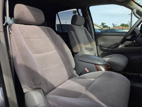 2003 Toyota Sequoia SR5