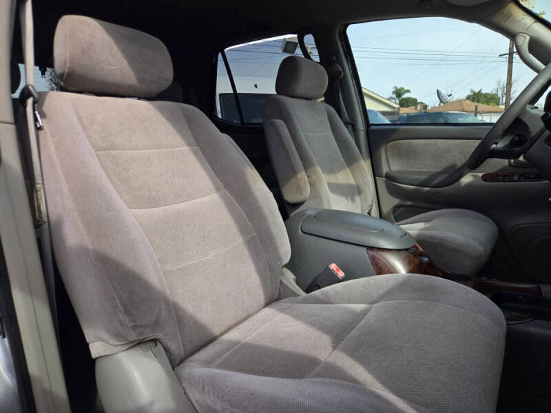 2003 Toyota Sequoia SR5