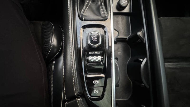 2018 Volvo XC90 T6 R-Design