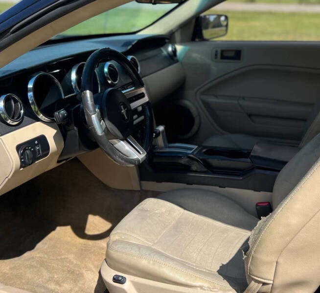 2005 Ford Mustang GT Deluxe