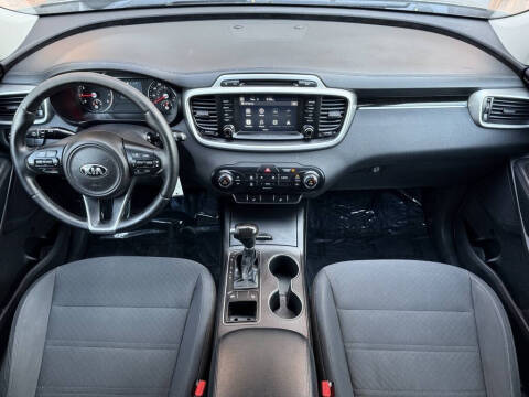 2017 Kia Sorento LX