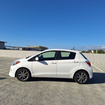 2012 Toyota Yaris 5-Door SE