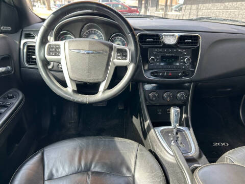 2013 Chrysler 200 Limited