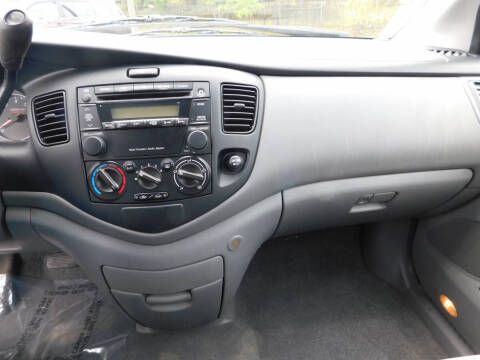 2004 Mazda MPV LX