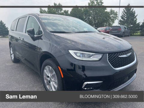 2024 Chrysler Pacifica for sale at Sam Leman CDJR Bloomington in Bloomington IL