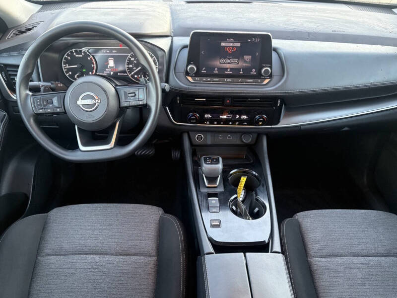 2022 Nissan Rogue SV