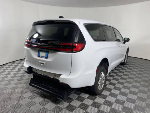 2024 Chrysler Pacifica Touring