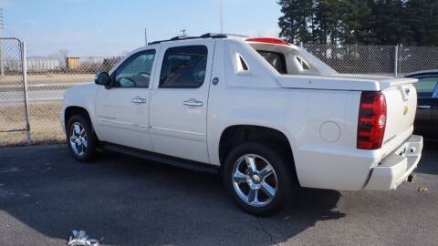 2013 Chevrolet Avalanche for sale at G & R Auto Sales in Charlestown IN