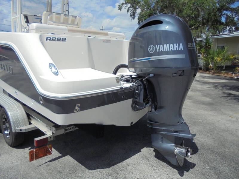 2017 Robalo R222