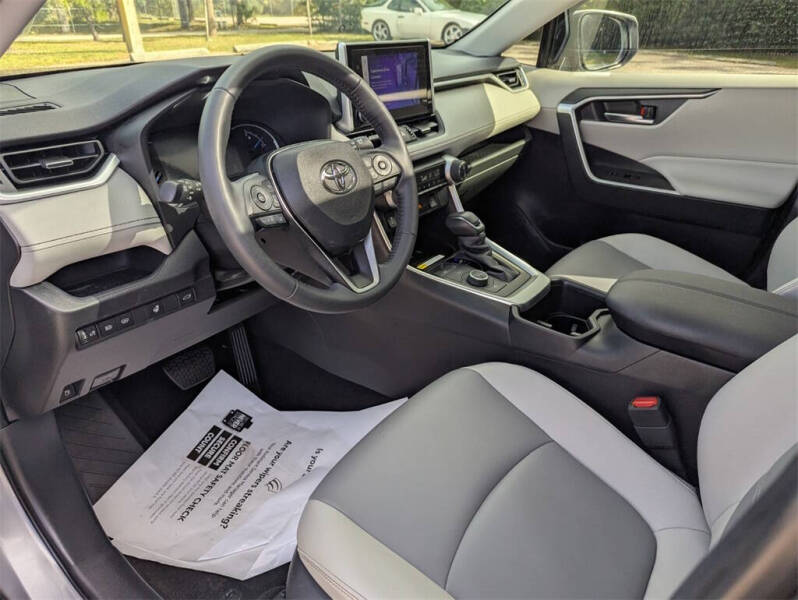 2025 Toyota RAV4 Hybrid XLE Premium