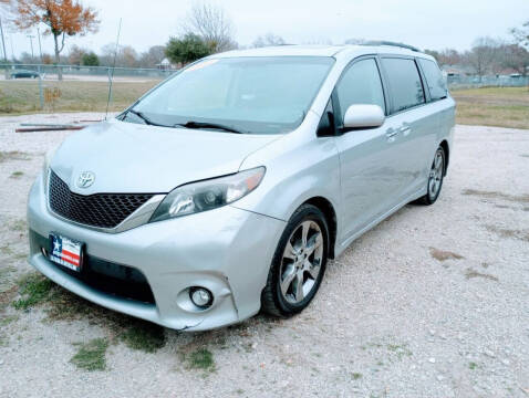 2014 Toyota Sienna for sale at LA PULGA DE AUTOS in Dallas TX