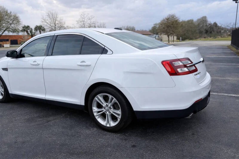 2017 Ford Taurus SE