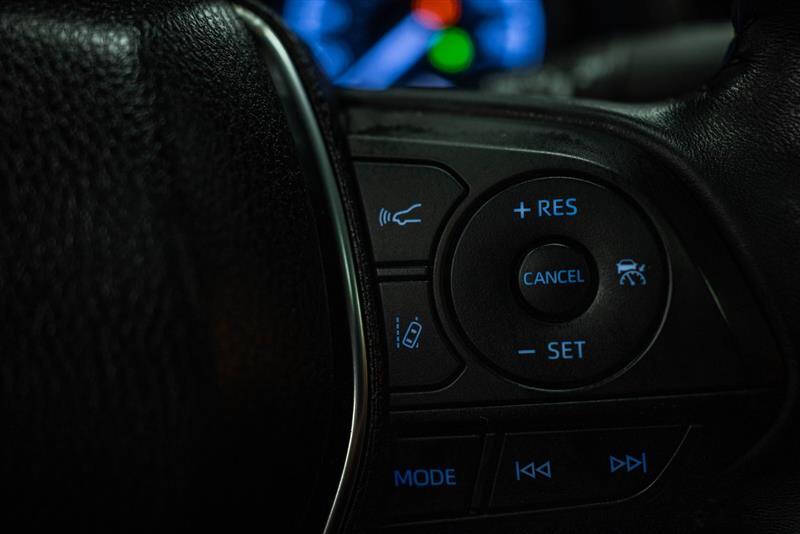 2020 Toyota Camry Hybrid SE