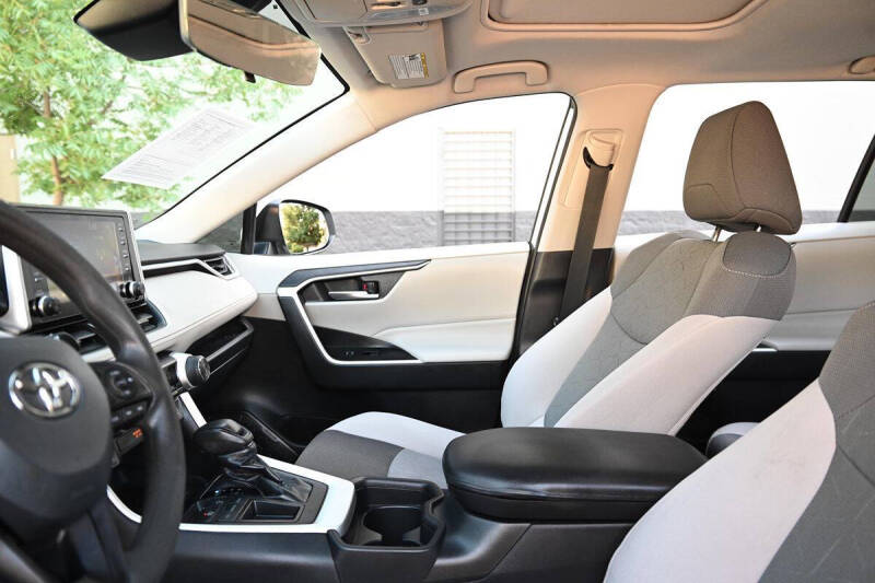 2020 Toyota RAV4 XLE